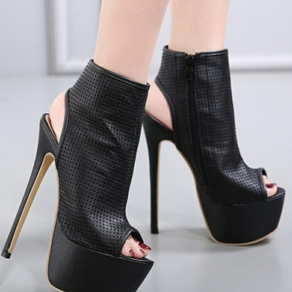 High heeled booties - Picture 2 of 7